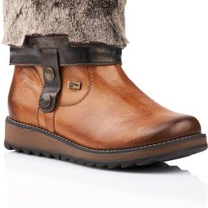 Remonte sheep’s wool boot